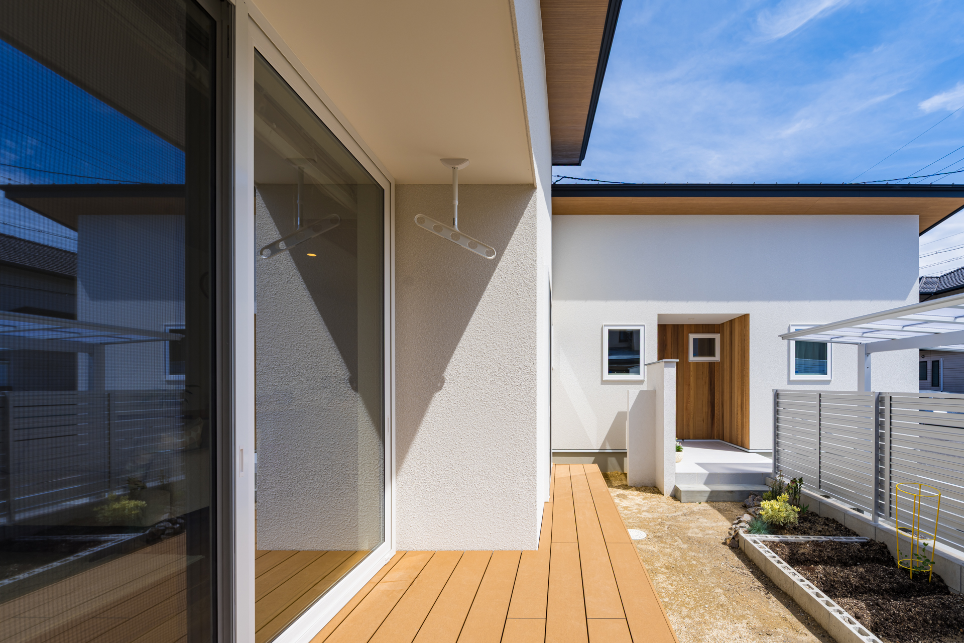 凛と佇む、シンプルモダンの平屋