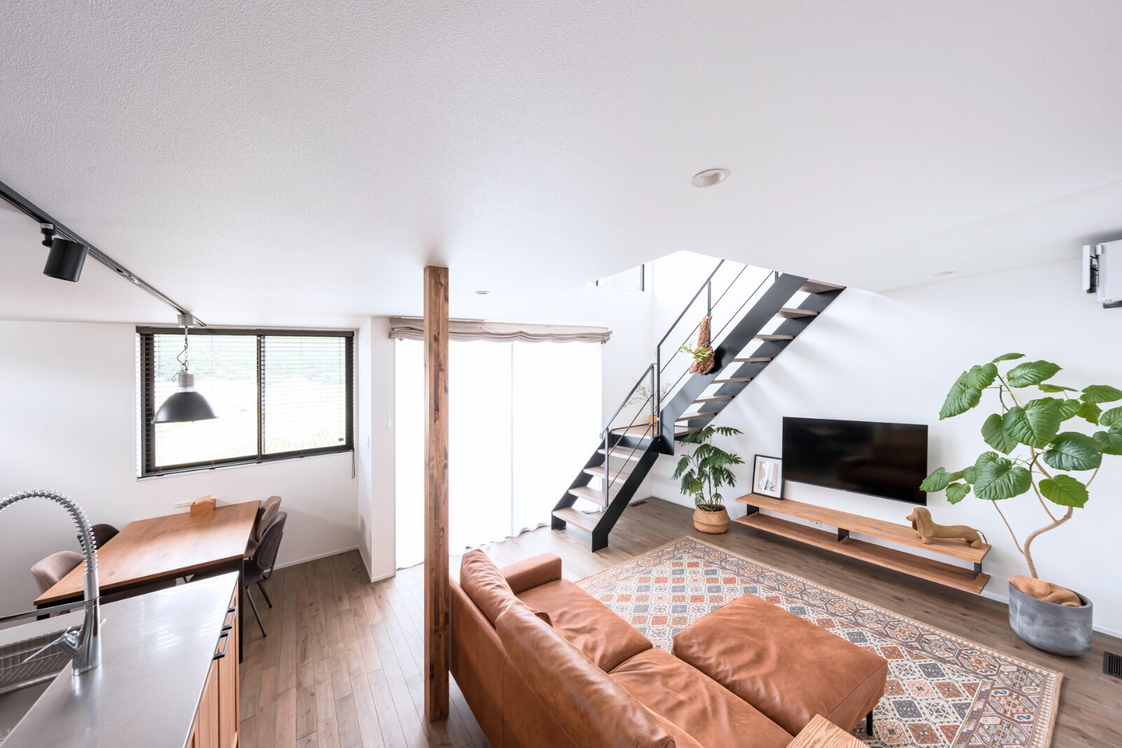 猫4匹と暮らす、中庭を囲む住まい