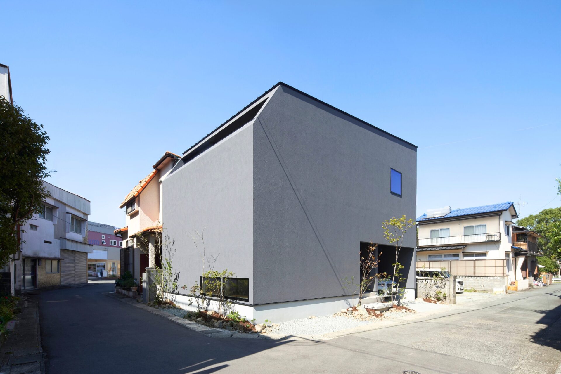 内に開く贅沢を叶えた家 -中庭のある住まい-